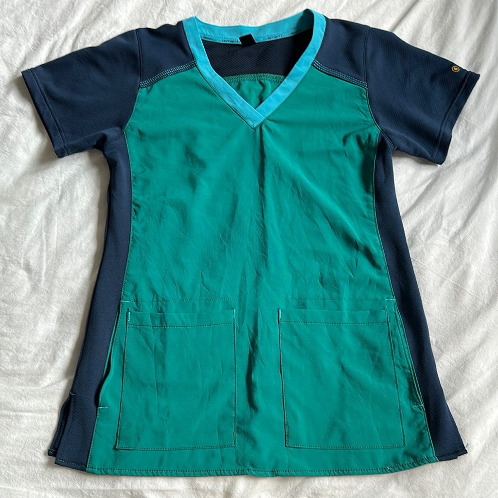 Like New Carhartt Force Women’s Scrub Shirt Size Small